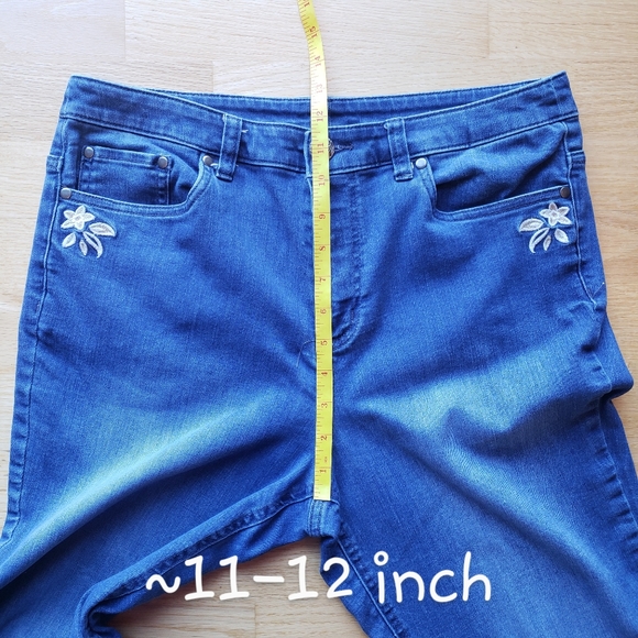 Christopher & Banks Jeans - Picture 9 of 10